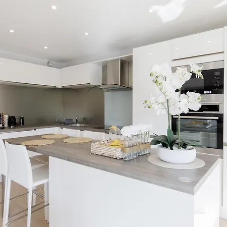 Carlton Area Xxl Luxe 1 Bed With Large Terrace