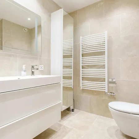 Carlton Area Xxl Luxe 1 Bed With Large Terrace Apartment *